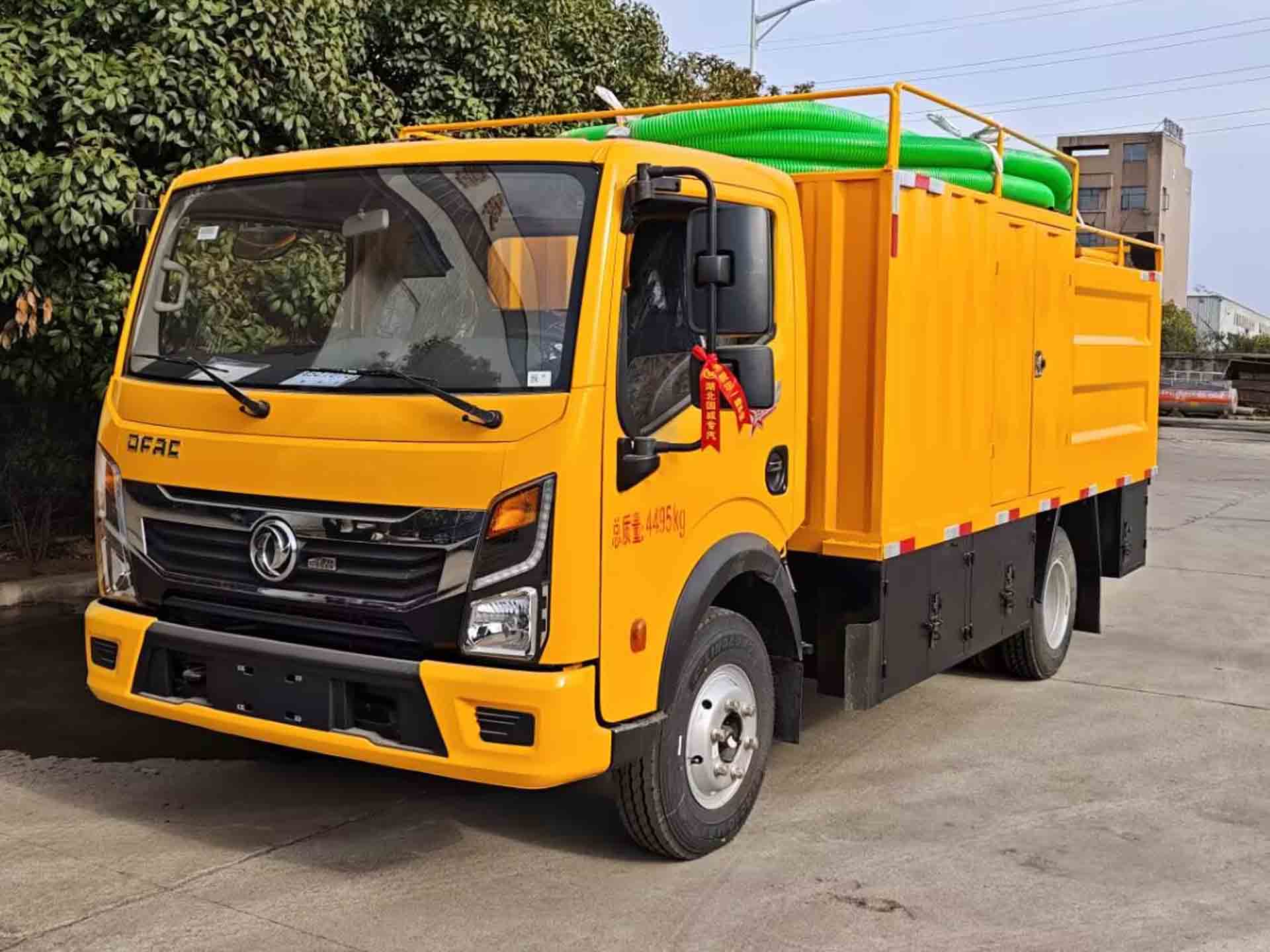 東風(fēng)小多利卡藍(lán)牌污水處理車